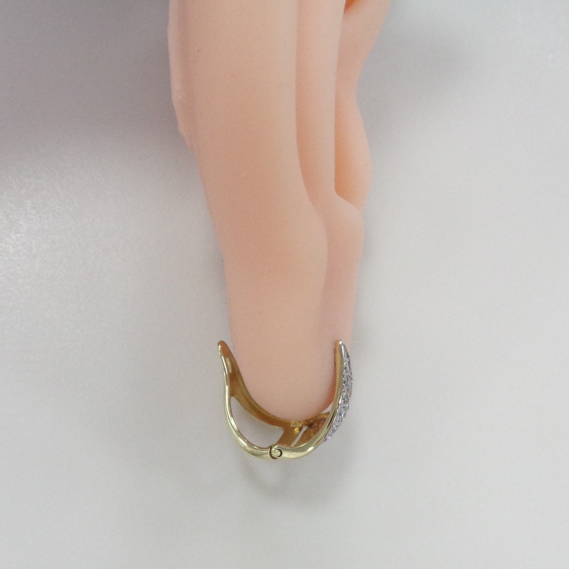 Золотые серьги 585 пробы; желтое золото; родий; вставки 88 Фианит бесцв.;